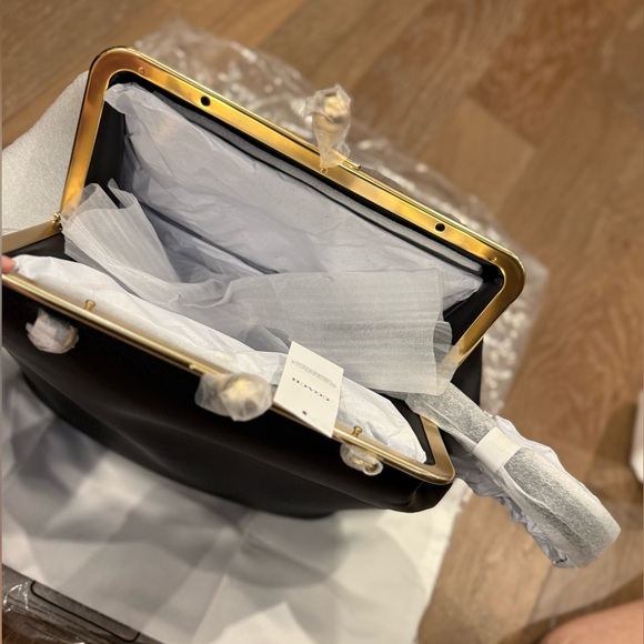 Coach Black Kisslock Large Frame Shoulder Bag with Gold Hardware - Picture 9 of 11